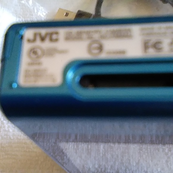 JVC Picsio GC-FM2 HD Memory Camera - Picture 7 of 16